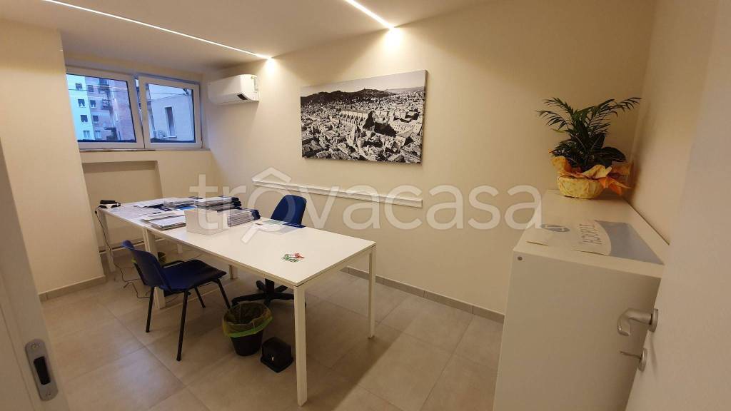 Ufficio in in affitto da privato a Bologna via Emilia Levante, 137