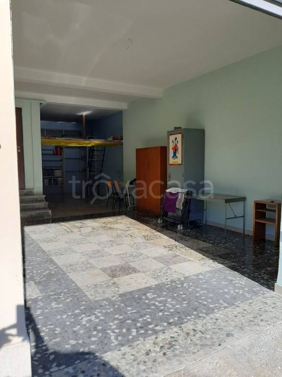 Garage in vendita a Bari corso Alcide De Gasperi, 282