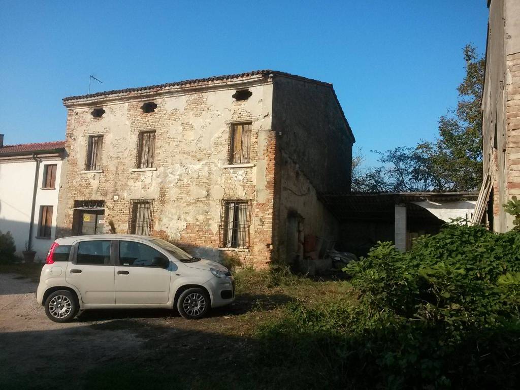 Colonica in in vendita da privato a San Benedetto Po strada Argine Po Sud