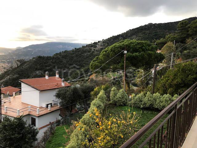Villa Bifamiliare in vendita a Ventimiglia via Ciotti