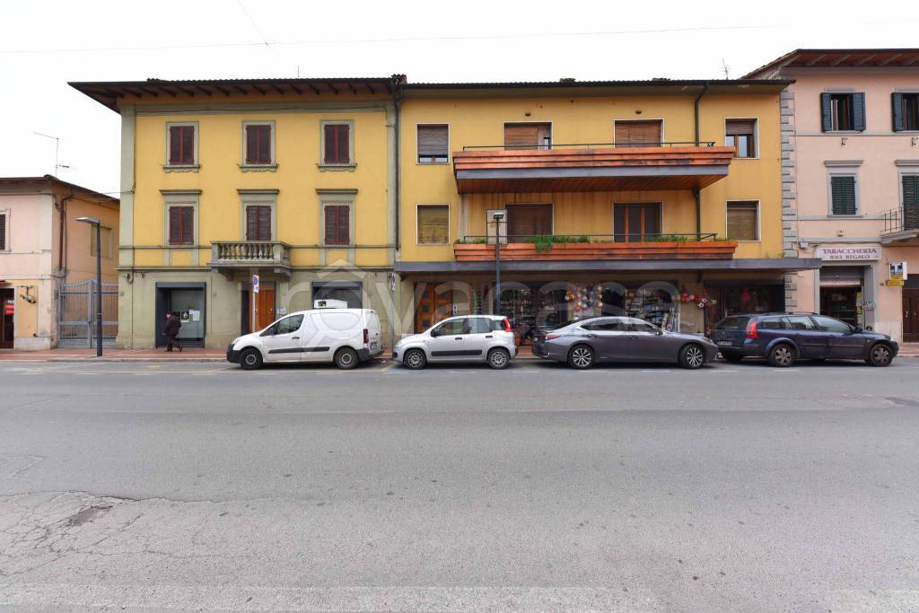 Intero Stabile in vendita a Chiusi via Cassia Aurelia I, 80