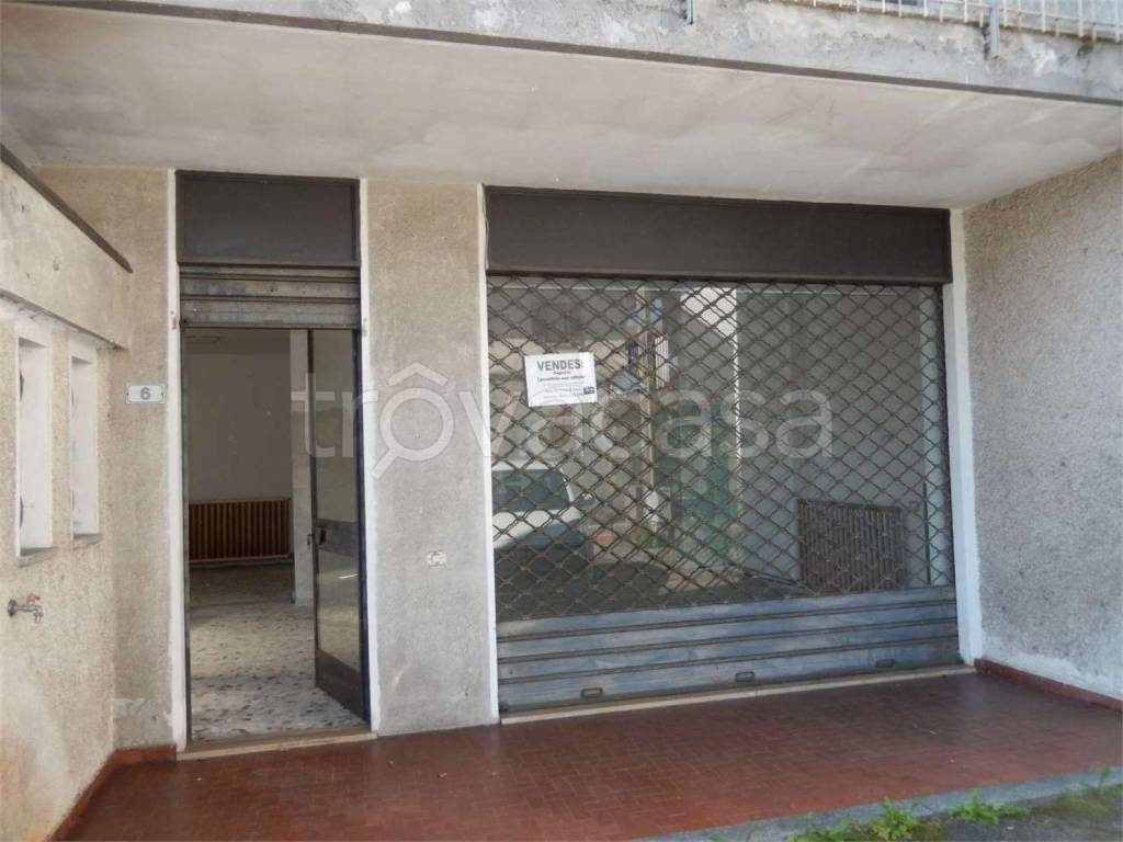 Ufficio in vendita a Invorio via c. Battisti, 1