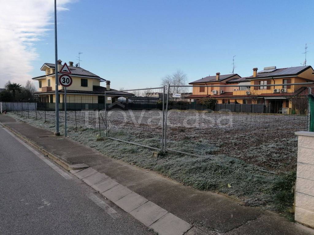 Terreno Residenziale in vendita a Castelbelforte via g. Piovani, 4