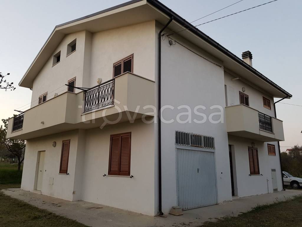 Villa in in vendita da privato a Collecorvino contrada Casebruciate