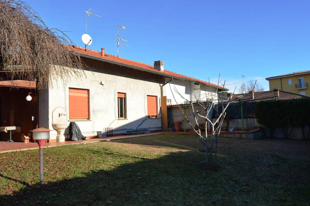 Villa Bifamiliare in vendita a Cermenate via Giovanni Falcone