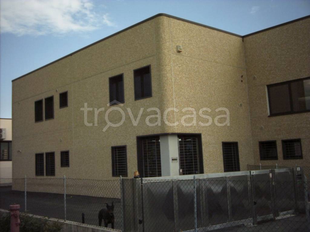 Capannone Industriale in in vendita da privato a Camisano Vicentino via V. Ferracina, 32