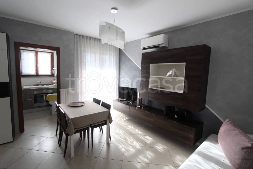 Appartamento in vendita a Beinasco piazza Sandro Pertini, 1