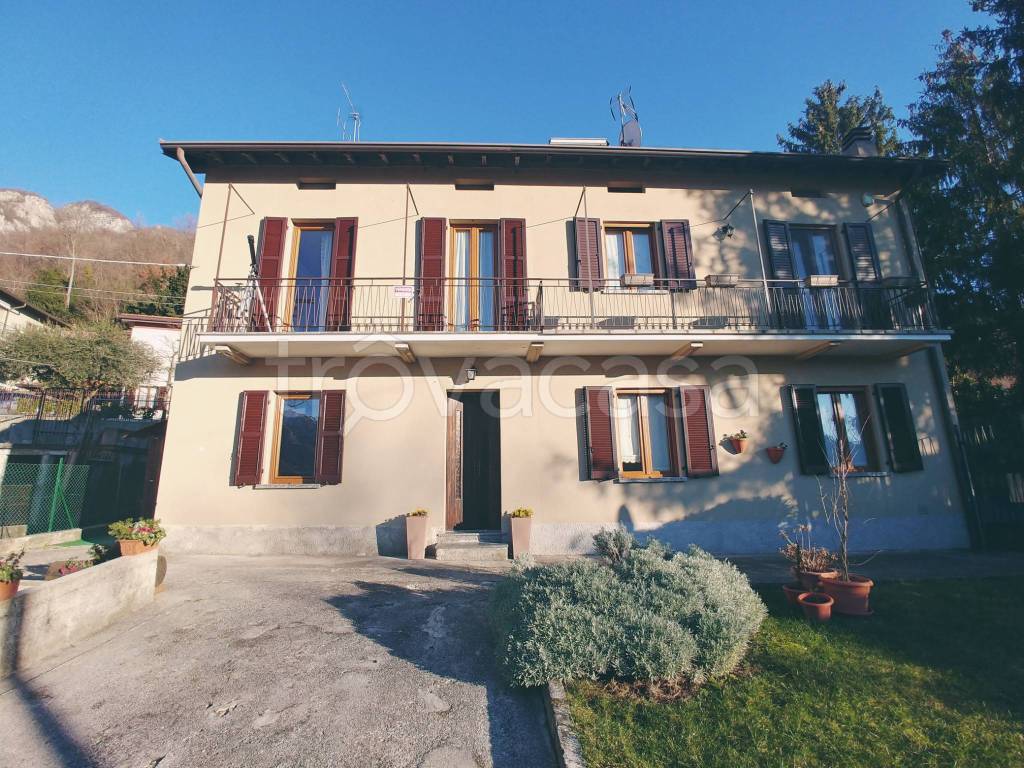 Villa Bifamiliare in vendita a Lecco