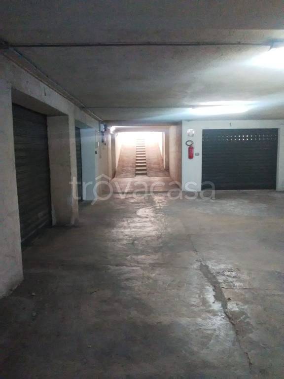 Garage in vendita a Castellana Grotte via Conversano, 68