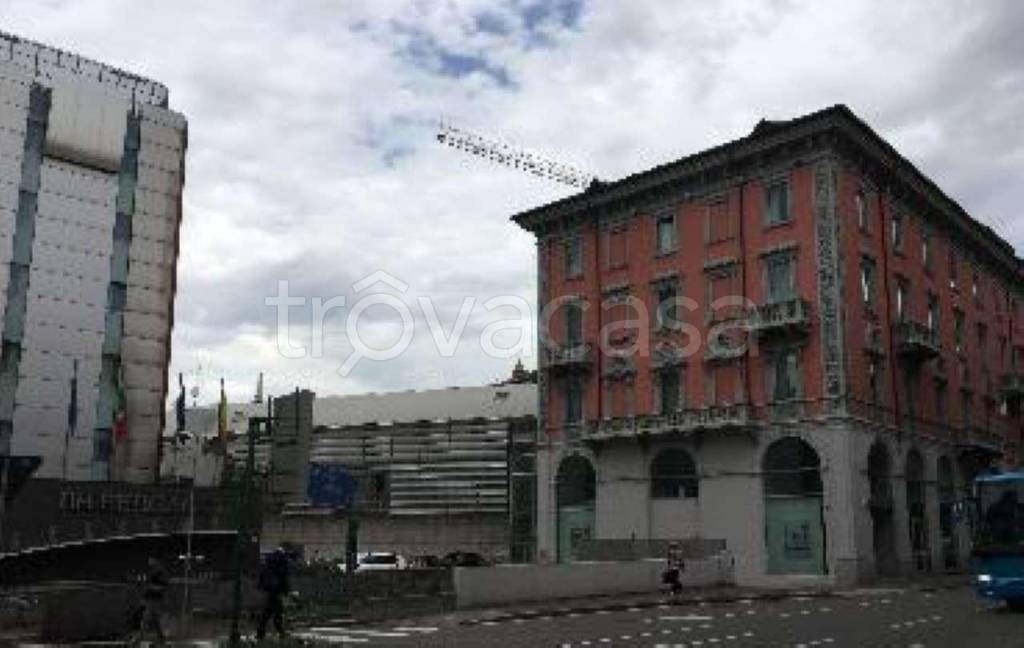 Negozio in vendita a Bergamo via Papa Giovanni XXIII 94
