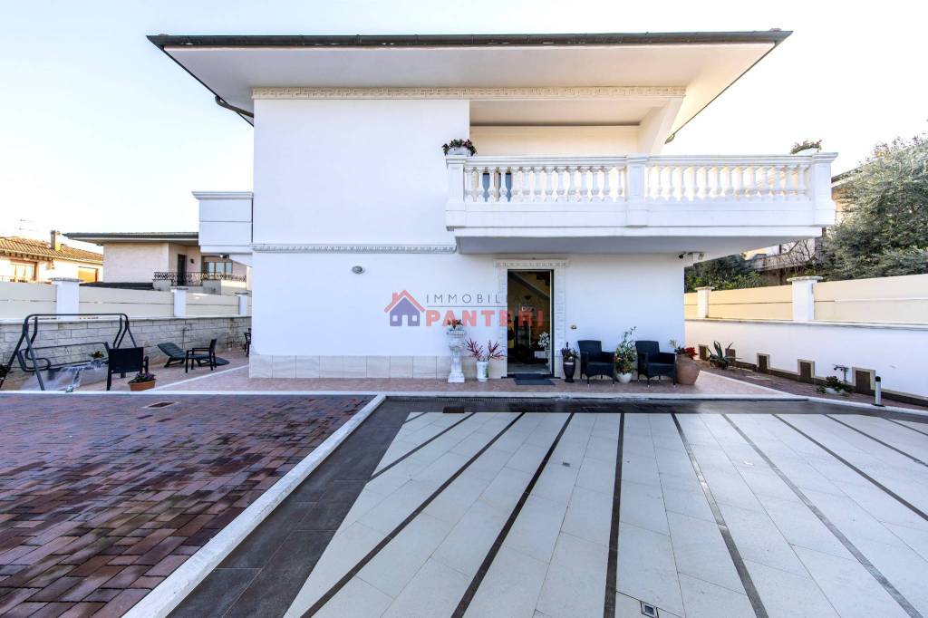 Villa in vendita a Chiesina Uzzanese via Vittorio Veneto, 63
