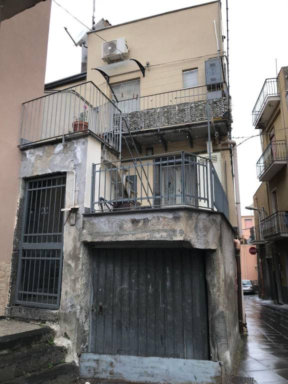 Appartamento in in vendita da privato a Bronte via Felice Cavallotti, 60