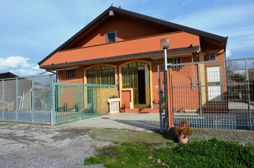 Villa Bifamiliare in vendita a Pontecagnano Faiano via Mare Adriatico, 3A