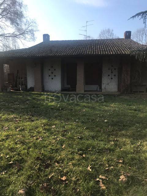Villa Bifamiliare in vendita a Reggio nell'Emilia via Ghiarda