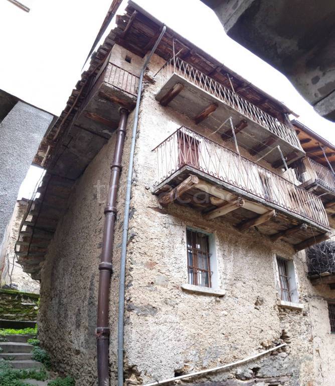 Casa Indipendente in vendita a Garzeno via Bradino