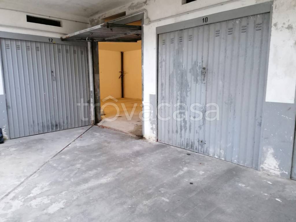 Garage in vendita a Rivoli via Pellice