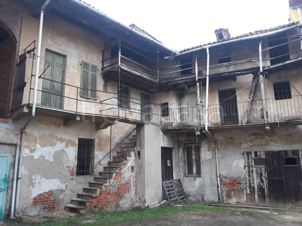 Casa Indipendente in vendita a Cameri via Novara