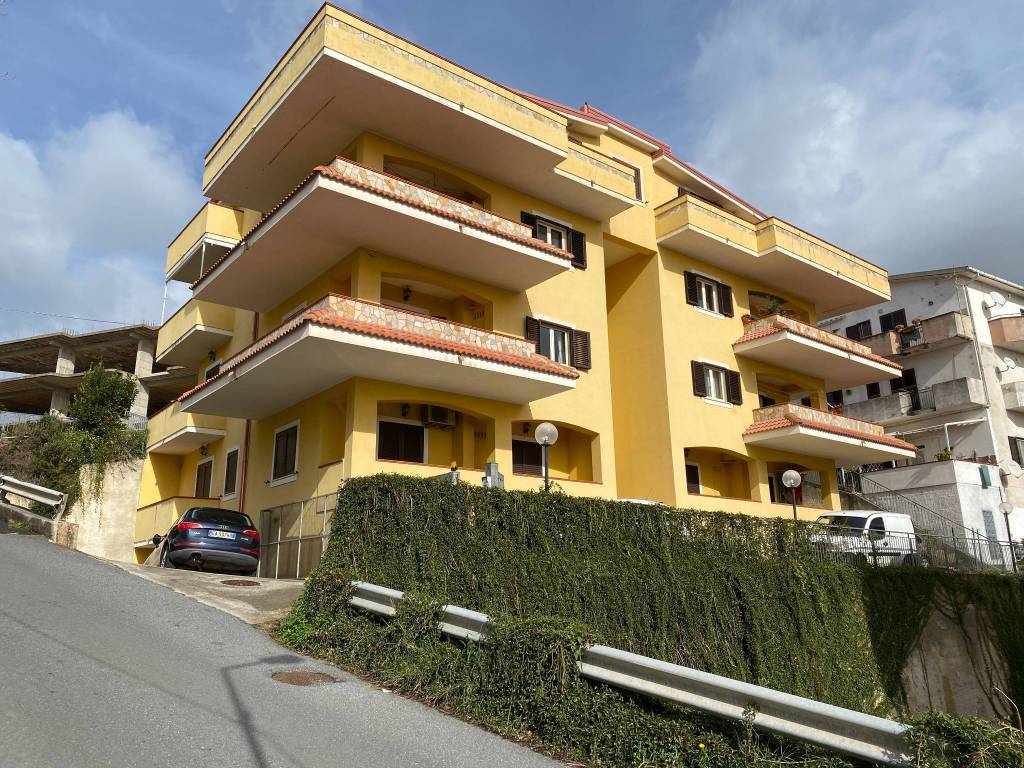 Appartamento in vendita a Belvedere Marittimo via Flavio Cassiodoro
