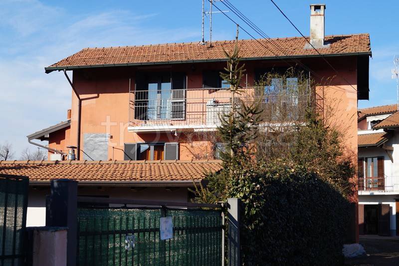 Villa Bifamiliare in vendita a Castelletto sopra Ticino via Preti