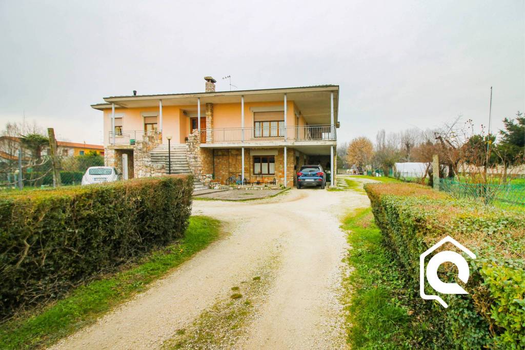 Villa in vendita a Concamarise via Gallo