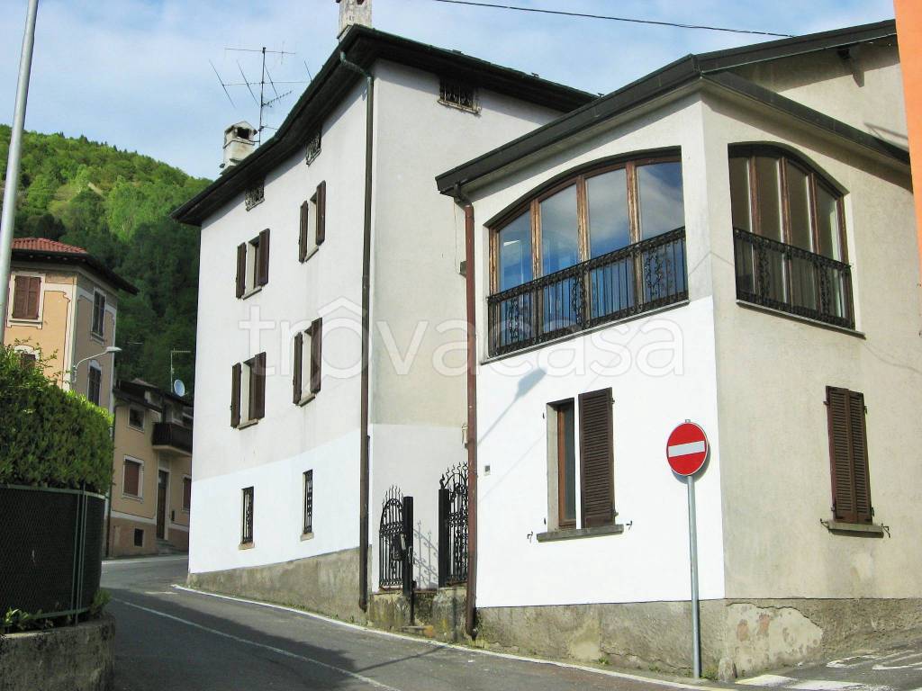 Casa Indipendente in vendita a Centro Valle Intelvi piazza Andrea Andreetti, 2