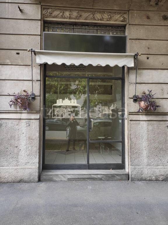 Negozio in in affitto da privato a Milano via Correggio, 50
