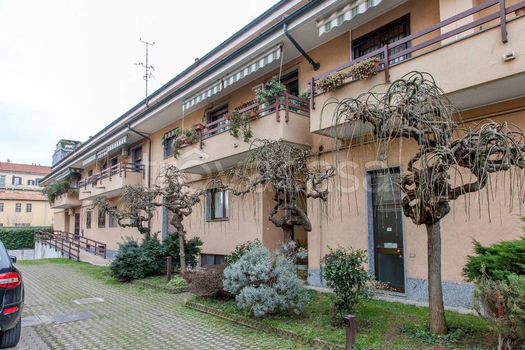 Appartamento in vendita a Milano via Quarto Cagnino, 24