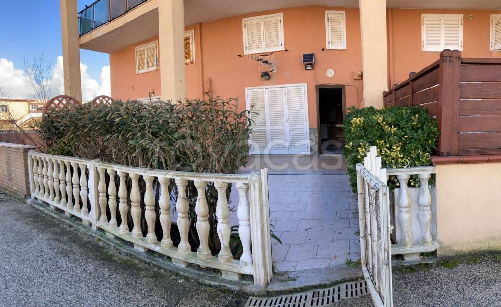 Villa a Schiera in in affitto da privato a Castel Volturno viale delle Acacie, Ca1