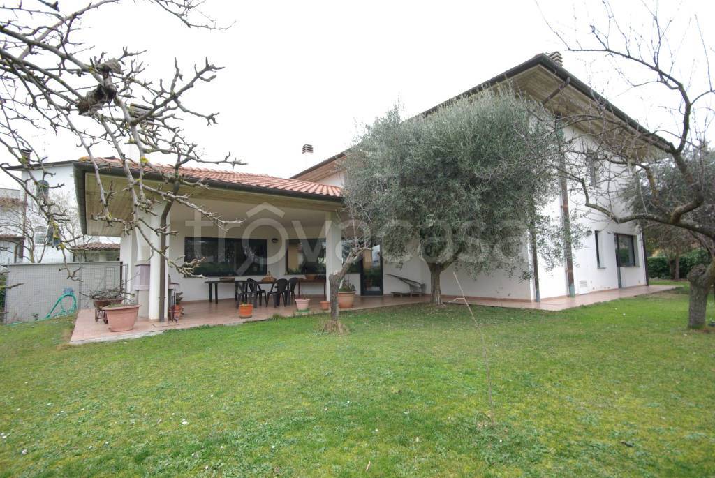 Villa in vendita a San Giustino via Luciano Paal