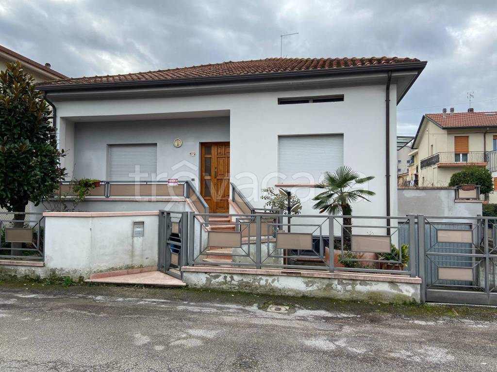 Villa in in vendita da privato a Cattolica via Leonida Bissolati, 7