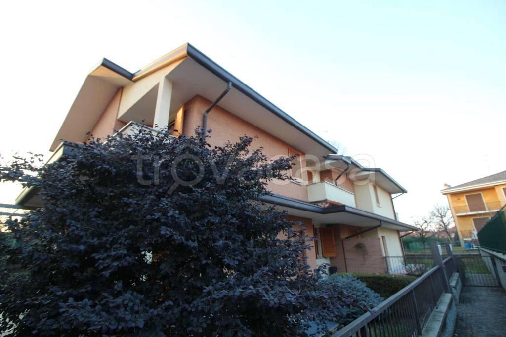 Villa Bifamiliare in vendita a Vimercate via monte nero