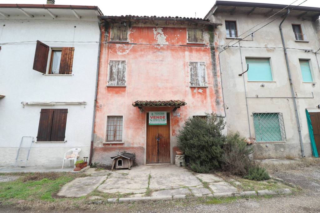 Casa Indipendente in vendita a Goito strada Marsiletti, 7
