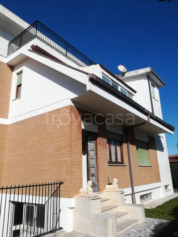 Villa in vendita a Terracina strada Provinciale Badino II