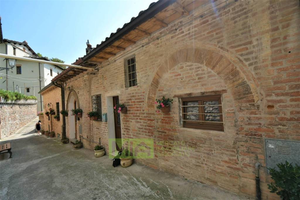 Casa Indipendente in vendita ad Amandola via Guglielmucci, 7