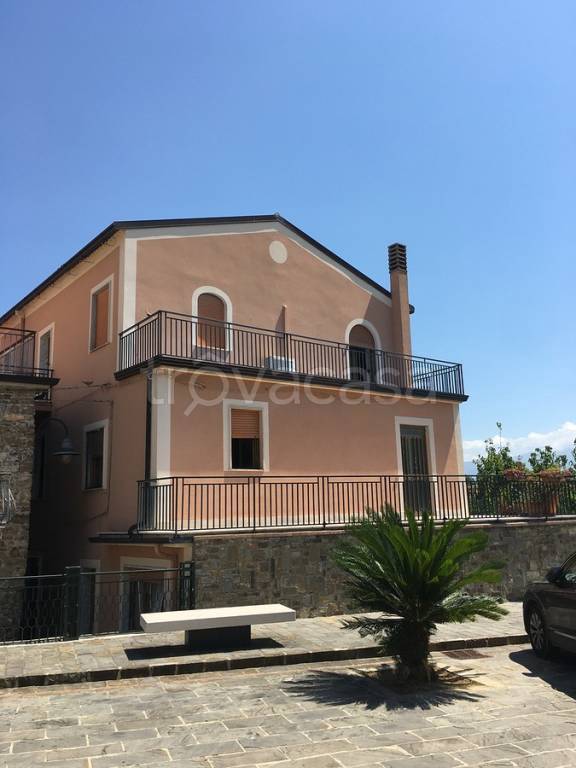 Casa Indipendente in vendita a Casal Velino piazza Colonnello l. Lista