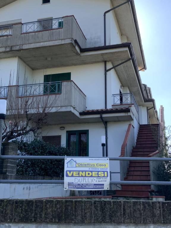 Villa Bifamiliare in vendita a Nereto via Gioacchino Rossini
