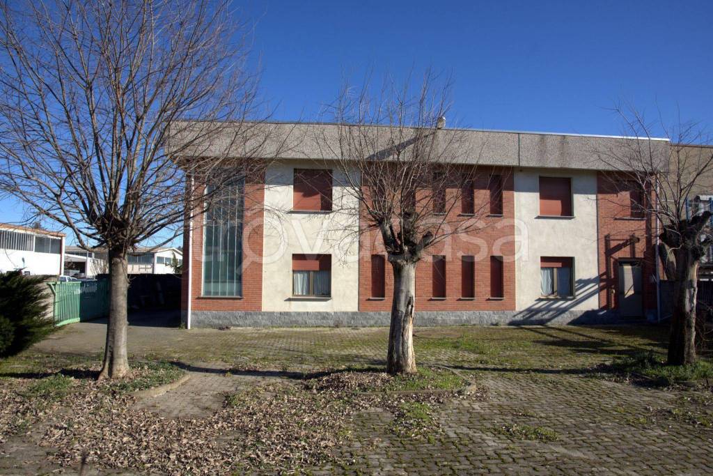 Capannone Industriale in in vendita da privato a Montebello della Battaglia via Domenico Mezzadra, 2