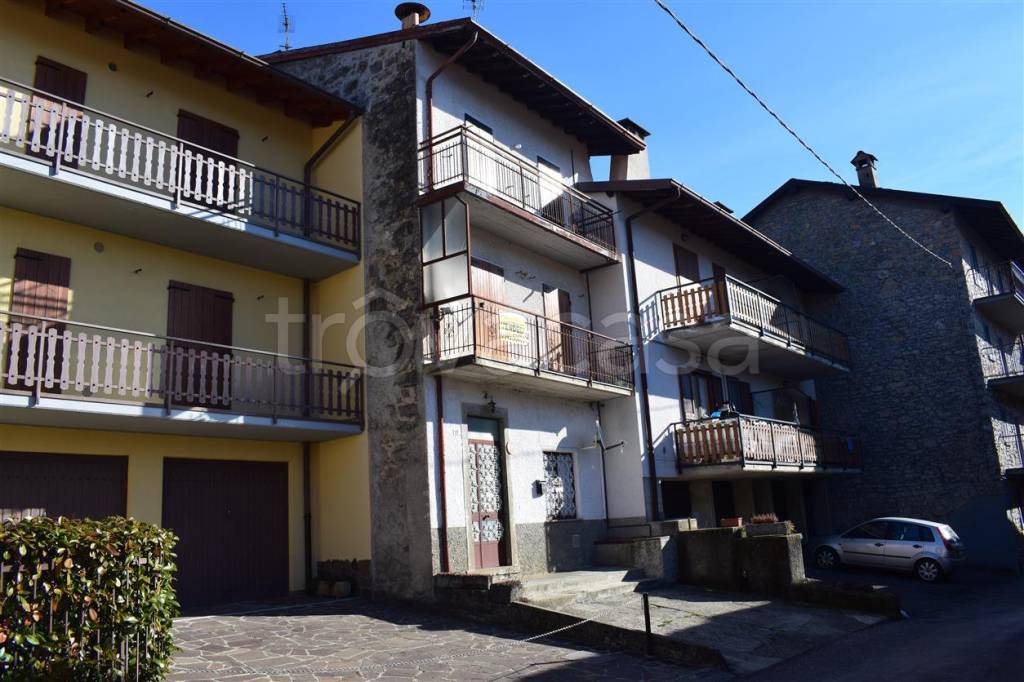 Appartamento in vendita a Costa Serina via Vescovo Orsetti