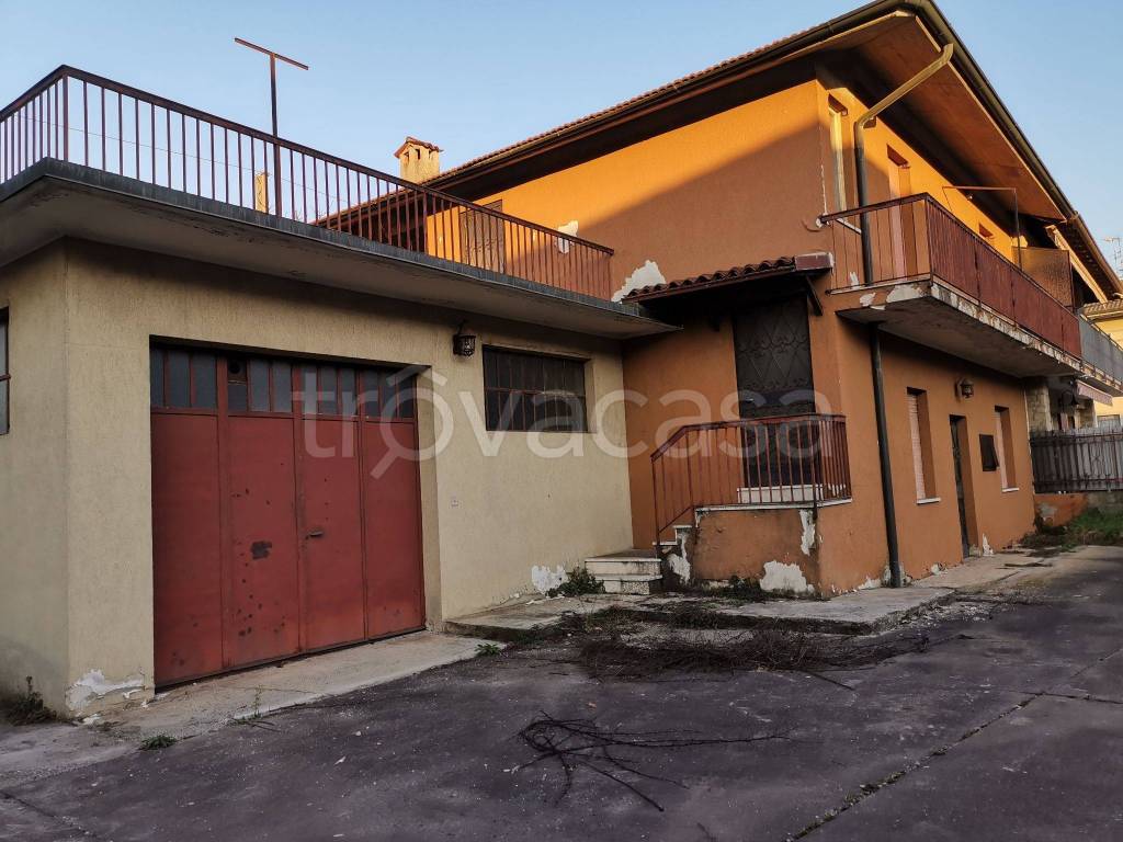 Villa Bifamiliare in in vendita da privato a Rovato via Milano