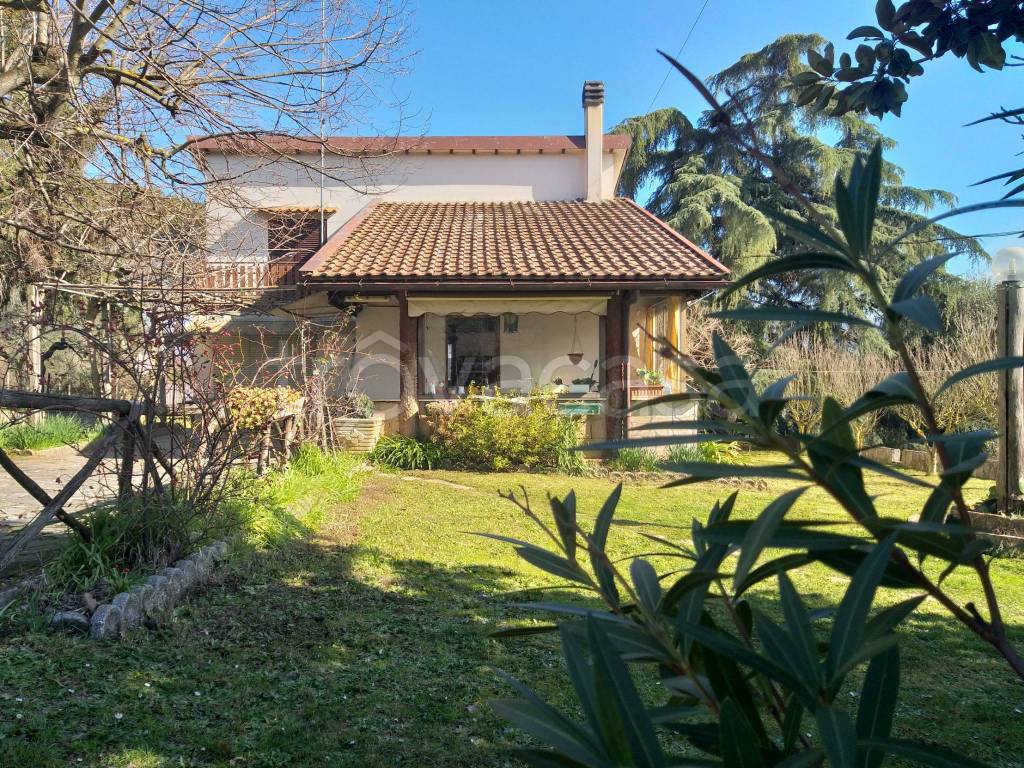 Villa in vendita a Zagarolo via Santa Apollaria