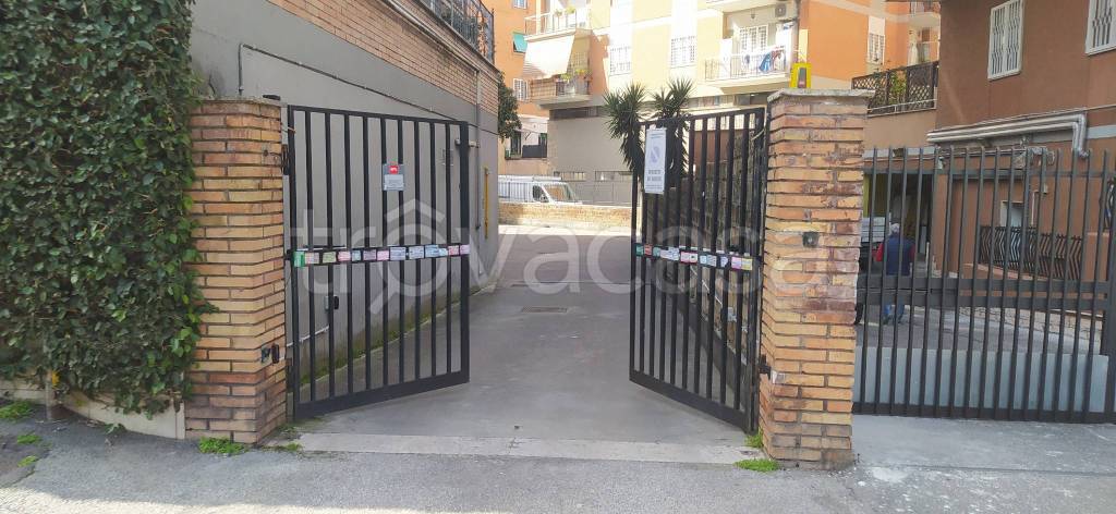 Garage in vendita a Roma via Jacopone da Todi, 35