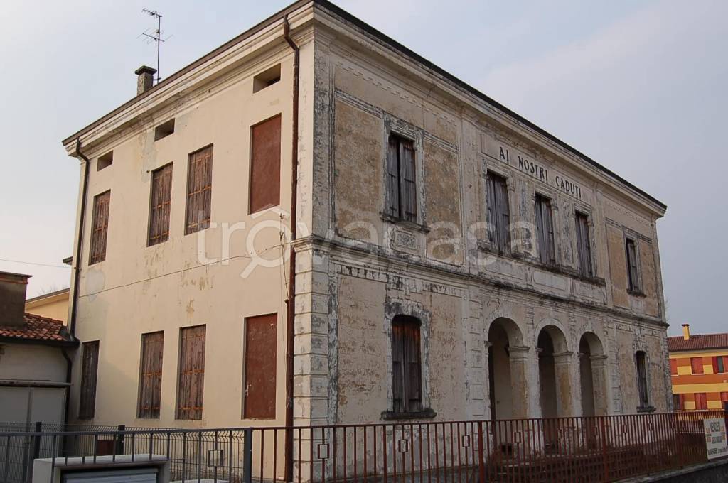 Casa Indipendente in vendita a Carmignano di Brenta via Europa