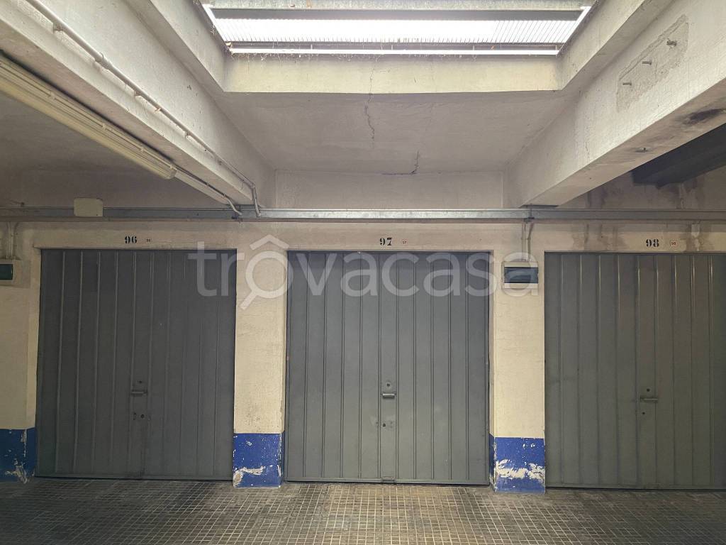 Garage in vendita a Torino piazza del Monastero, 6