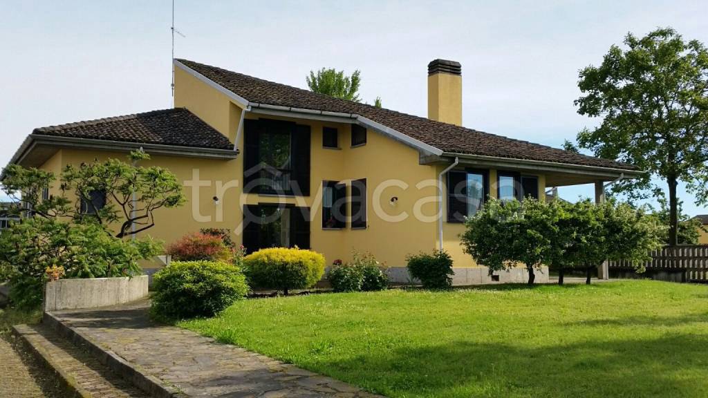 Villa in in vendita da privato a Badia Pavese via delle Betulle