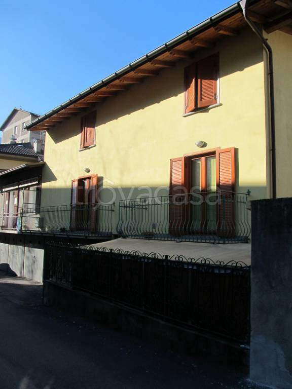 Villa in vendita a Sondrio via Eliseo Fumagalli