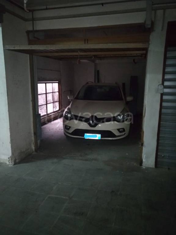 Garage in affitto a Caserta via Giuseppe Verdi, 2