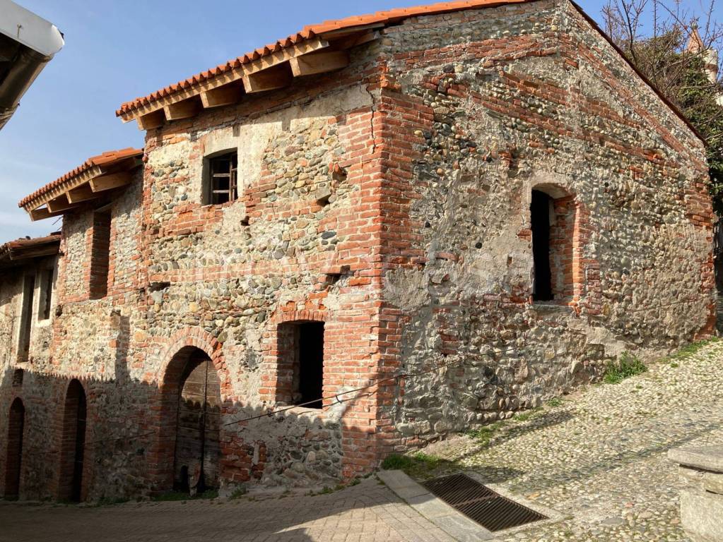 Casa Indipendente in vendita ad Albiano d'Ivrea via Castello