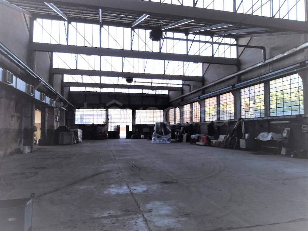 Capannone Industriale in vendita a Rescaldina via Provinciale Saronnese