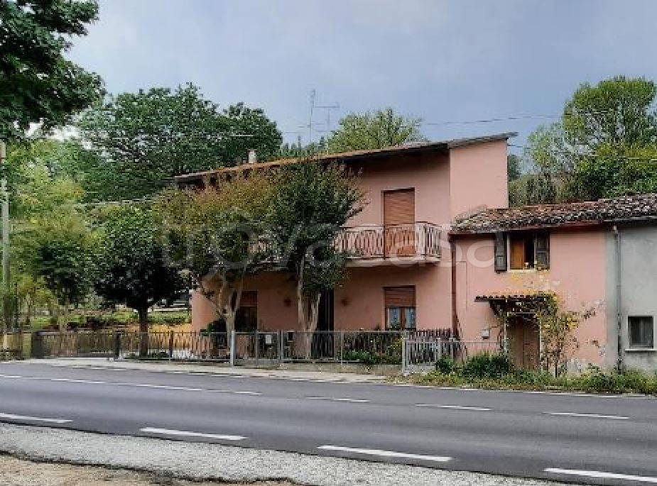 Villa in in vendita da privato a Urbino via Urbinate, 223/225
