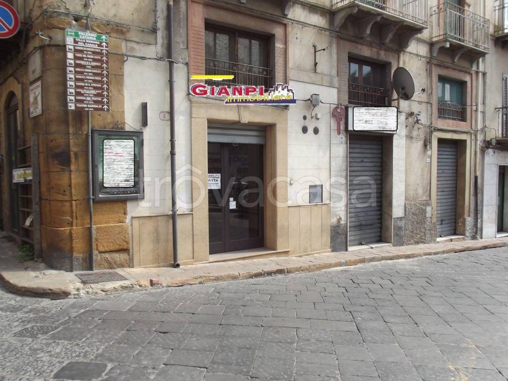 Ufficio in vendita a Piazza Armerina piazza giuseppe garibaldi, 1